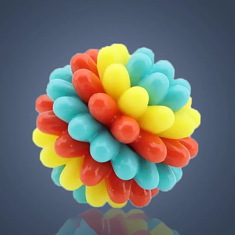 Bunter Hundekau-Ball mit Noppen