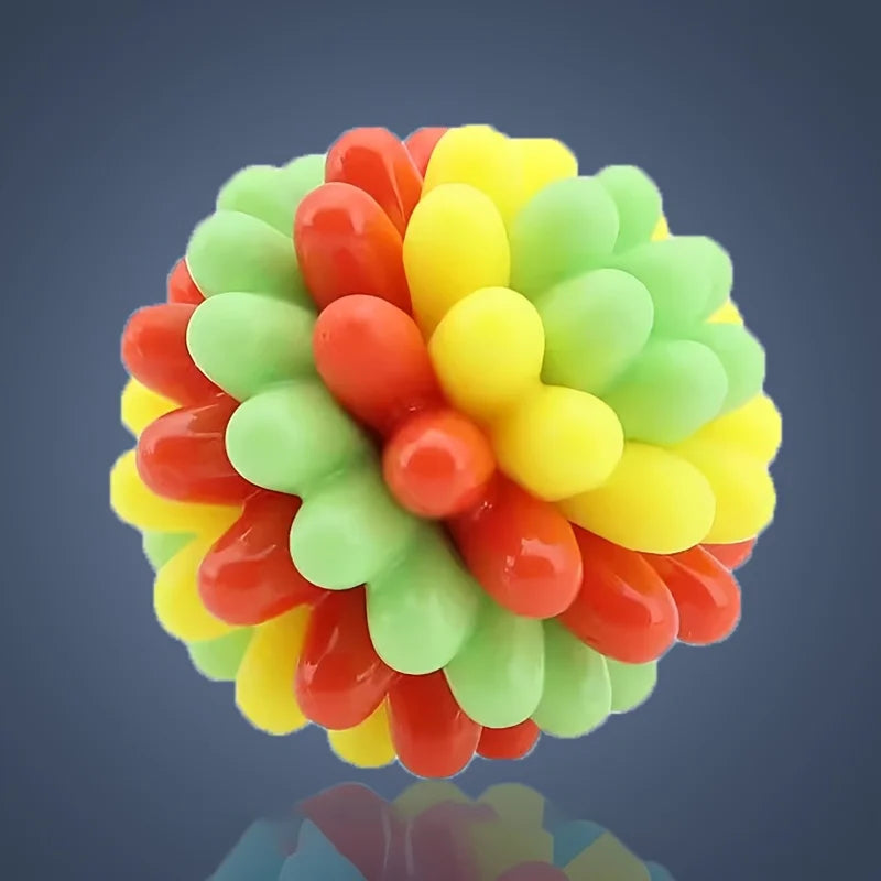 Bunter Hundekau-Ball mit Noppen