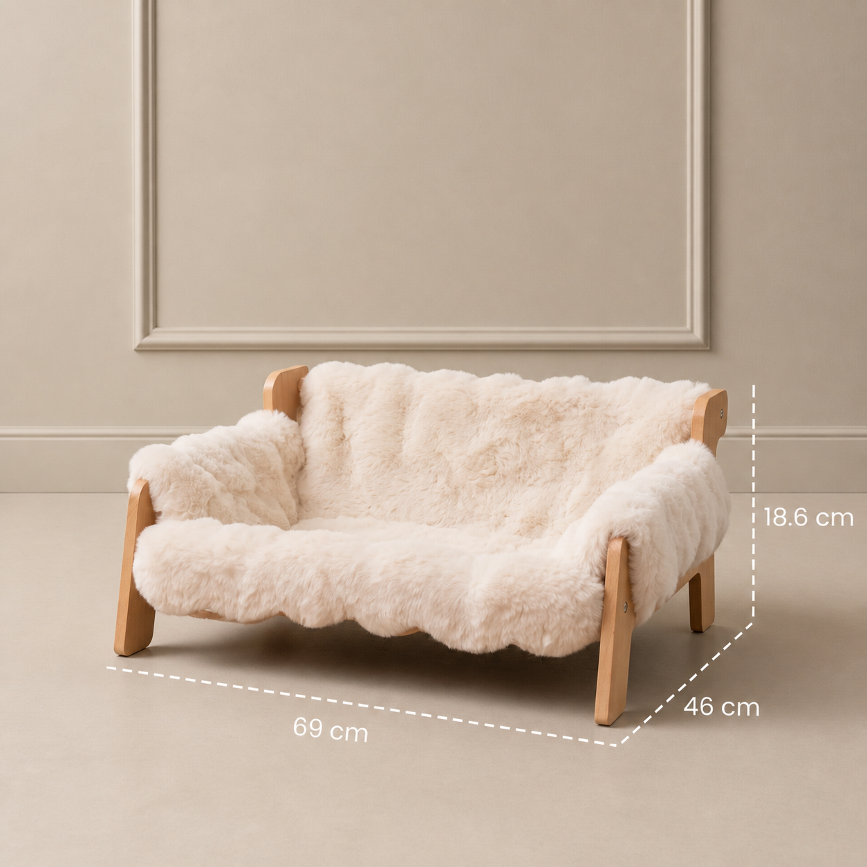 Luxuriöses, erhöhtes Hundebett aus Massivholz