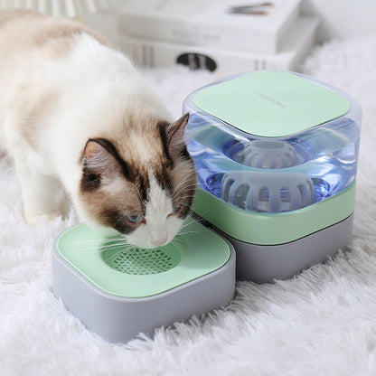 Automatischer tragbarer Wasserspender für Katzen